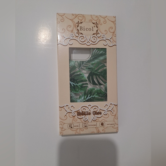 Iphone 14 Pro Max case- Tropical leaf print- New in box - Picture 2 of 3